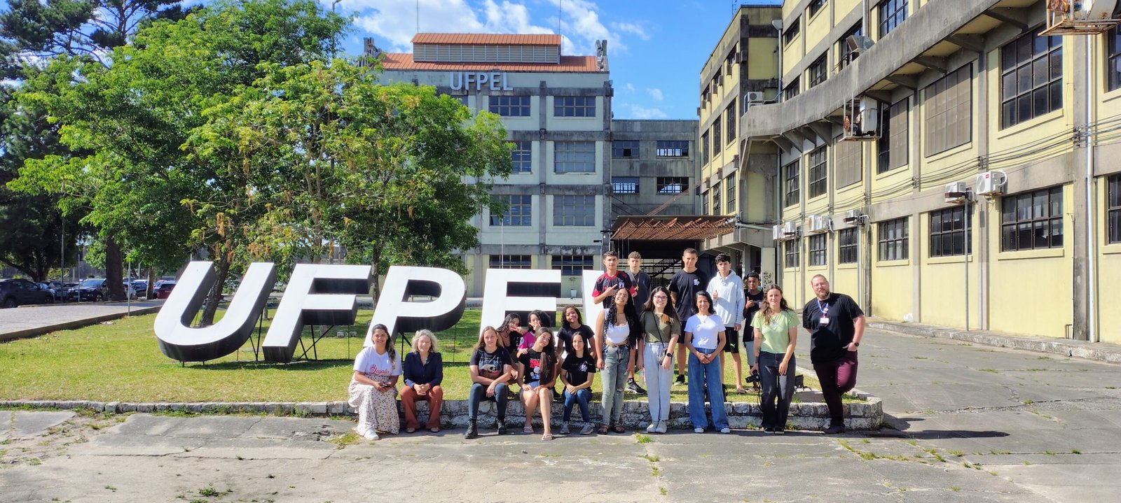 Alunos da EMEF Ferreira Vianna participam de oficina do projeto Mestres Doceiros do Futuro